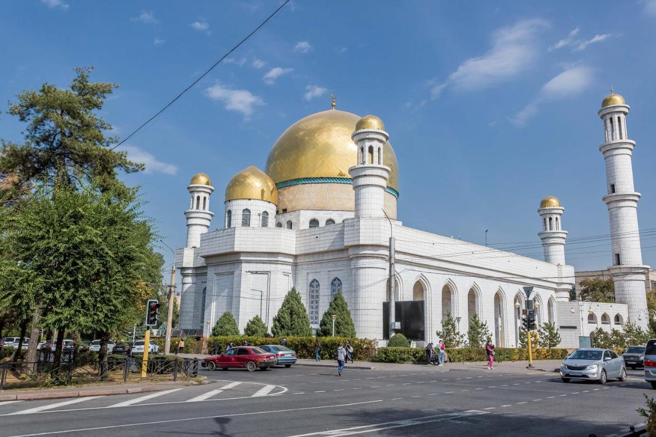 Стильная Квартира В Золотом Квадрате Almaty Esterno foto