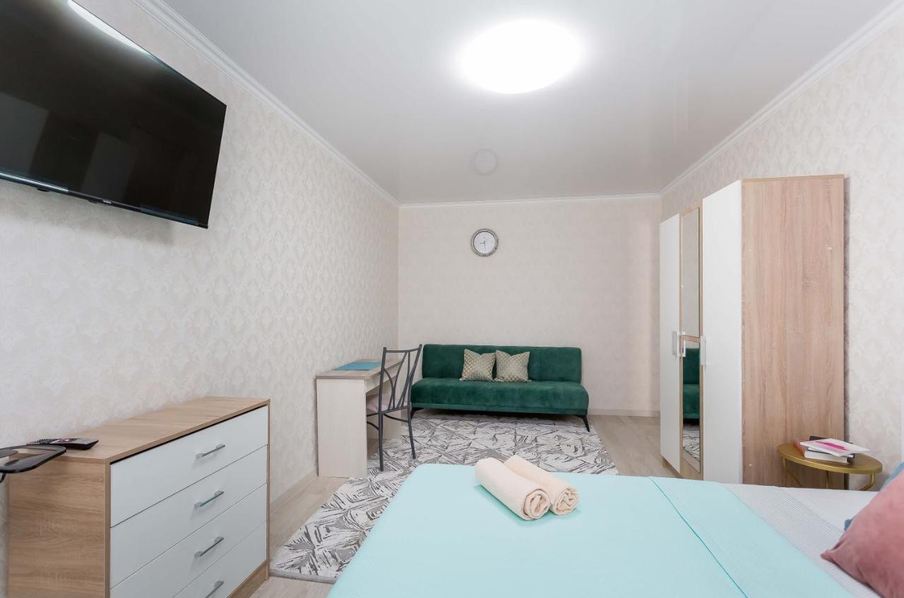 Стильная Квартира В Золотом Квадрате Almaty Esterno foto